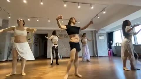 Fantastic- Women- Group- Dance