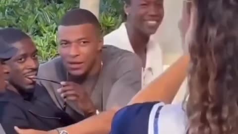 Kamarieria që “çmendi” Mbappe-n