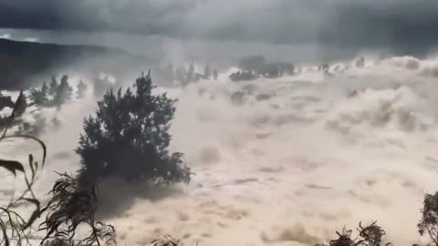 ALLUVIONE IN AUSTRALIA 15-11-2022 LA DIGA NON REGGE LA FURIA DELL'ACQUA