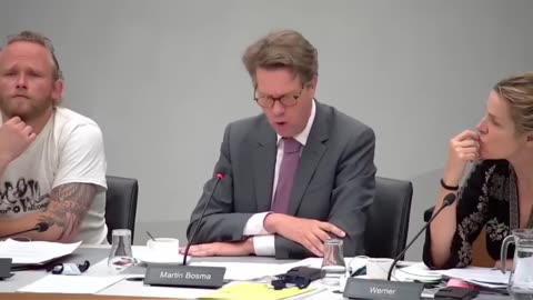 Martin Bosma SLOOPT D66 op hilarische wijze! 'Een omgekeerde Michael Jackson'