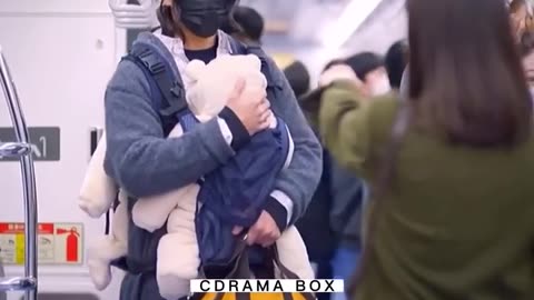 he has 2 babies on him it doesn't matter wich gender it is... 🥰#cdrama #drama #shorts