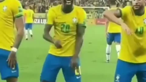 Neymar teaches Vinicius how to dance