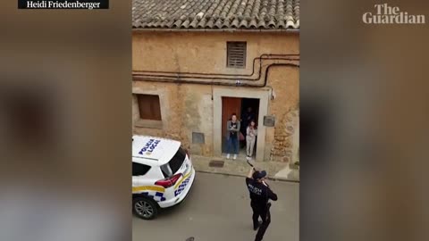 Spanish police sing to families during coronavirus lockdown in Mallorca