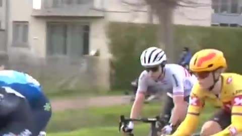 Spectator Crashes While Riding Alongside Peloton!