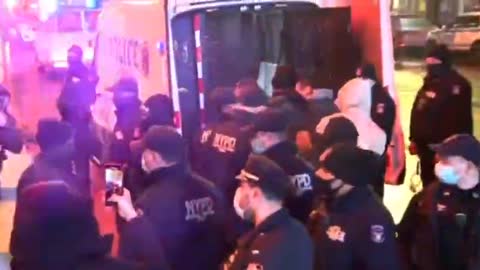 New York City - 10 arrests for missing vaccination card at movie theater