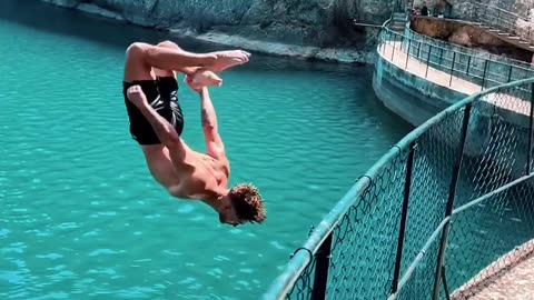 Por cuanto lo pruebas? #saltosalagua #cliff #cliffdiving #backflip