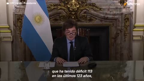 El presidente Javier Milei anuncia que el país registró un trimestre con superávit financiero.