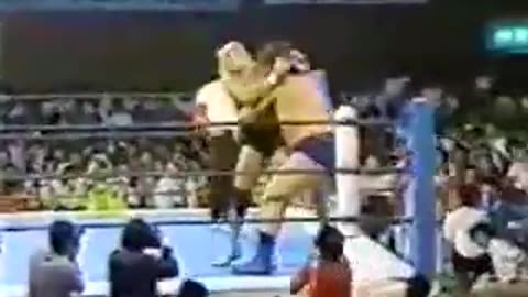 Andre the Giant vs Hulk Hogan (New Japan)