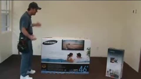 Removing Flat Screen TV from Box Made Easy!