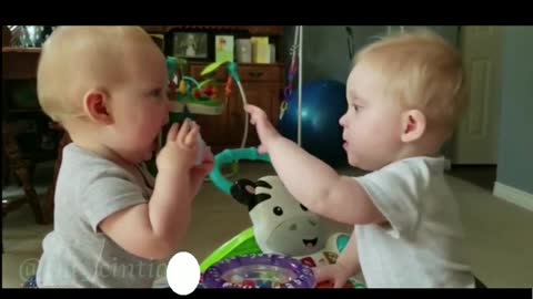 😍👶🏻Funniest and cutest twin babies playing together