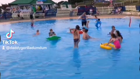 August 2015, I took Ayrton & Gabrielle to Mablethorpe's paddling pool part 2/2