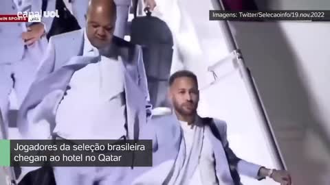 BRASIL NA COPA: Seleção chega no Qatar e é recebida com festa