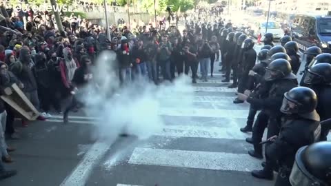 Catalan separatists demonstrate against return of Spanish police rally in Barcelona