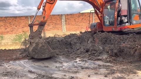 DOOSAN DX-300-LC-HD Excavator Dig mud Dirt To prepare drainage and roads Be Tong