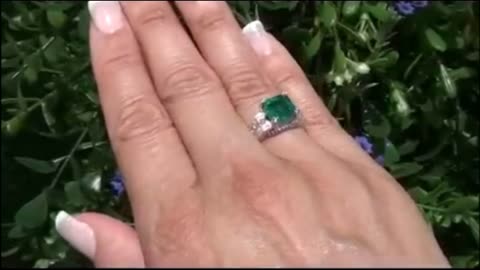 Emerald and diamond gold ring #emerald #diamond #jewellery #gold #ring