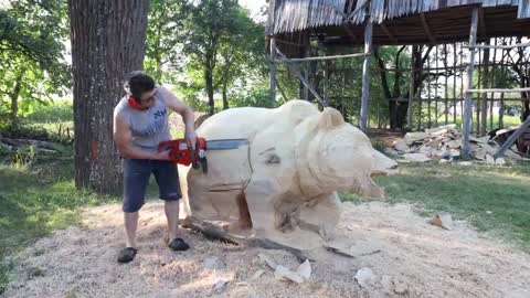 REAL SIZE WOODEN BEAR, amazing chainsaw wood carving