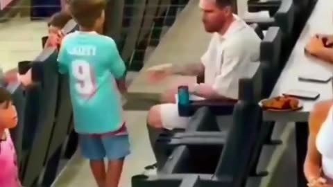 Luiz Suarez’s Son Casually Pass Lionel Messi And His Mom Asked Him To Go Back And Greet Messi