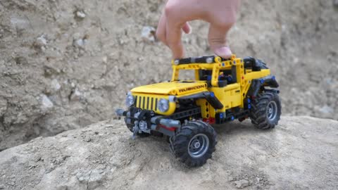 LEGO Technic Jeep Wrangler 42122 Review! No drivetrain_