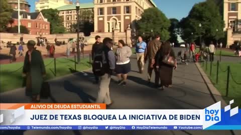 Un juez de Texas bloquea el alivio para la deuda estudiantil impulsado por Biden