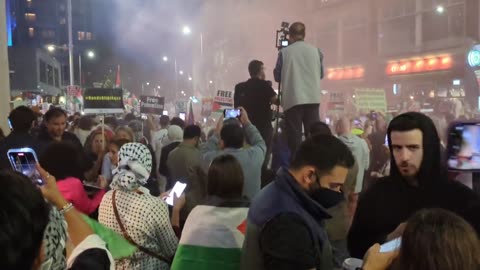 Pro-Palestinian rally in outside the Israeli Embassy in London 🇬🇧 right now.