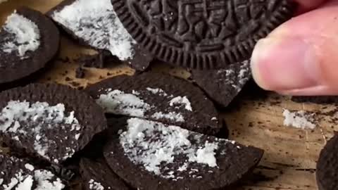 3-ingredient Chocolate covered bat cookies