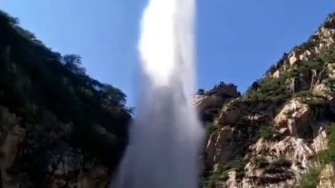 Amazing Fountain water touches the sky