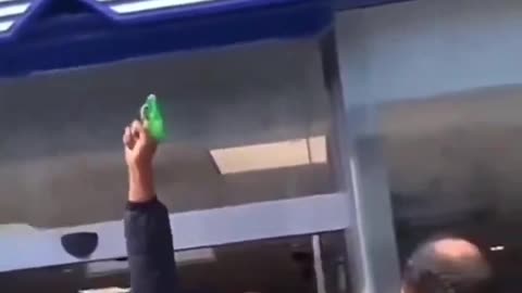 illegal Immigrant Tries to Rob Bank With a Water Pistol Demanding £1Million