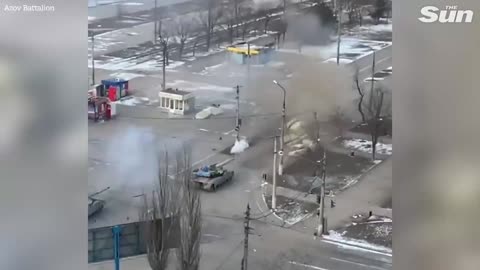 Footage appears to show Azov Battalion tanks firing down street in Mariupol, Ukraine