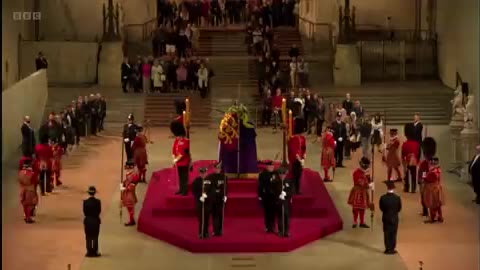 Queen’s Guard Collapses In Front of Her Coffin