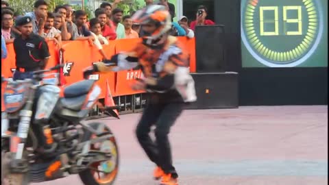 Awesome Bike Stunts You Must See / KTM Duke 200 And 390