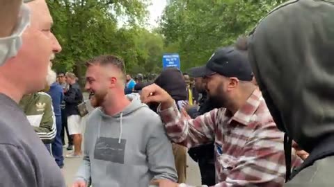 NEW SPEAKERS CORNER MUSLIMS LOSING THE PLOT(HEATED)