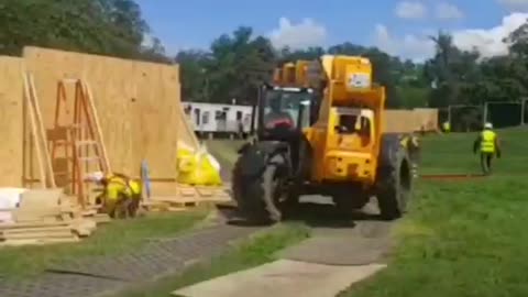 They are putting up a wall around parts of the west side of the Crapitol