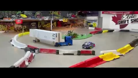 A classic scene in the remote control car competition