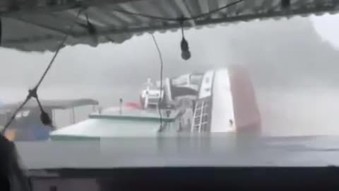 Disaster off the coast of Vietnam - passenger ship capsized