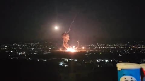 Israel bombardea un depósito de armas de Hezbolá