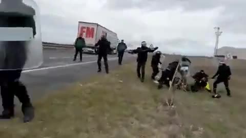 🇪🇦 Spanish police fired rubber bullets yesterday at peaceful farmers blocking