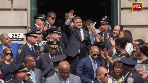 US New York Police Chief Resigns, Federal Investigation Into Mayor's Inner Circle_ Explained