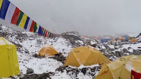 Hit by Avalanche in Everest Basecamp 25.04.2015