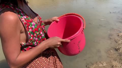 Farm girl catches yummy crunchy snails !