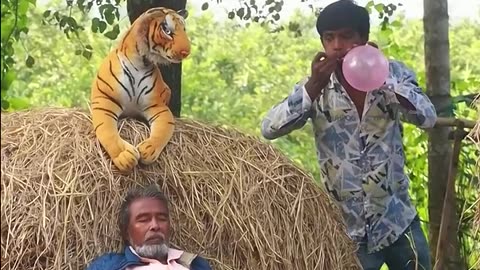 OMG! VIRAL BEST SCARY FAKE TIGER PRANK! #CONTENT321 #faketigerprank