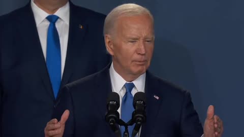 Joe Biden introduces Ukraine's President Volodymyr Zelensky as «President Putin». Biden is an embarrassment to U.S.