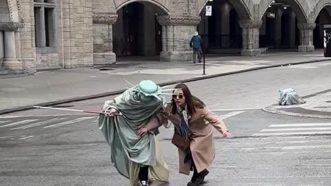 Statue of liberty help blind woman cross the road