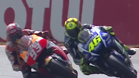 Rossi vs Marquez on the final lap at Assen 2015