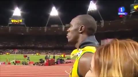 FLASHBACK: This Is How a Real Athlete Reacts to the U.S. National Anthem