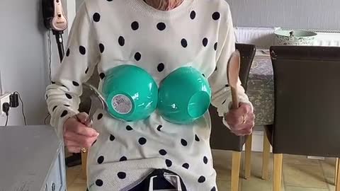 TOP DANCE GRANDMOTHER