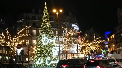 🇫🇷 Un soir à Paris.... Bonne nuit 🌃 Bien à vous tous. 🇬🇧 A night in Paris... Good night...