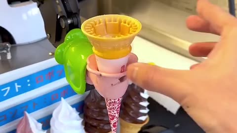 Ice cream-making robot in Japan