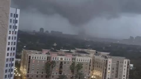 #BREAKING: Tornado in Fort Lauderdale, Florida.