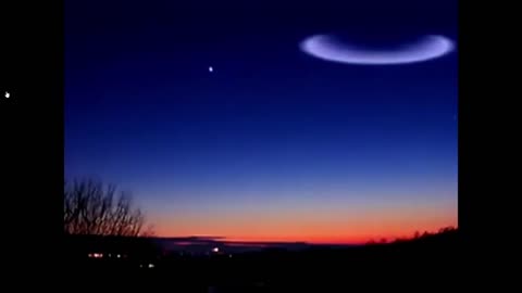 Huge Event In Canada! UFO Puts On A Show!