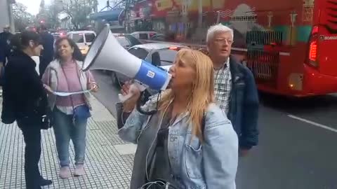 Piden sacar antena 2g 3g 4g 5g 6g de un edificio con megafono. Argentina. 19-COV